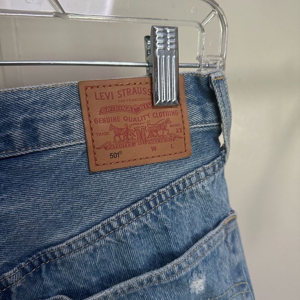 Levi’s Women’s 501 High Waisted Distressed Denim Shorts Medium Wash 28” waist - Picture 6 of 10
